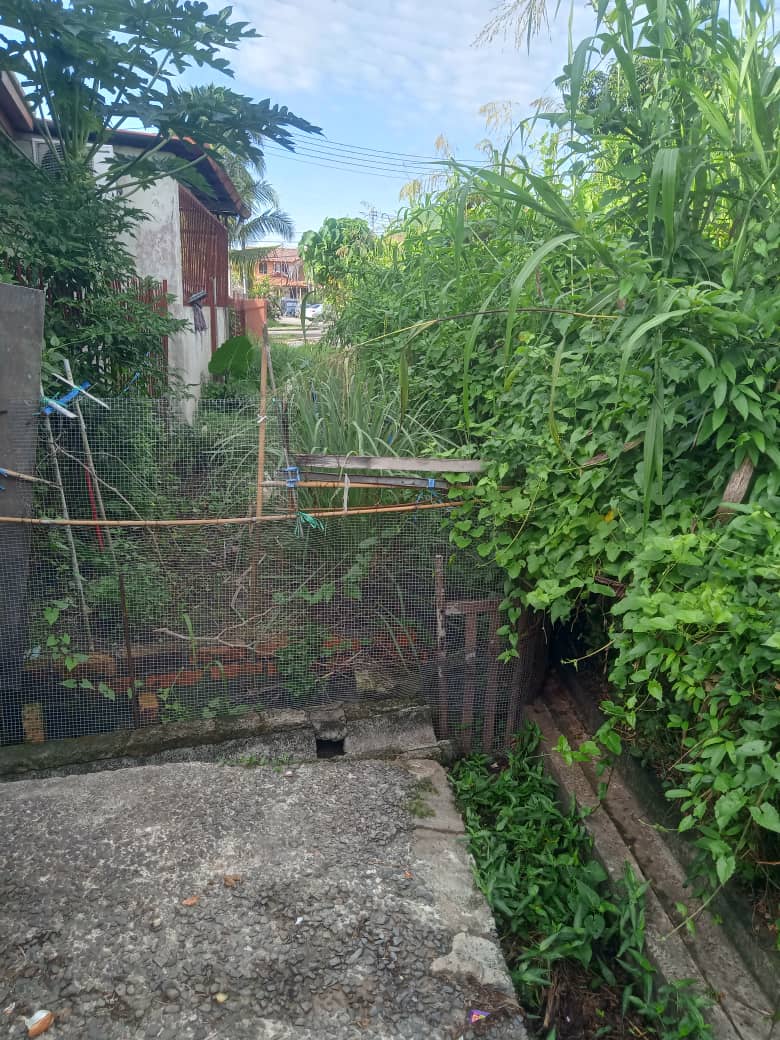 Bersihkan Sistem Perparitan Di Taman Oriental dan Taman Everlicked.